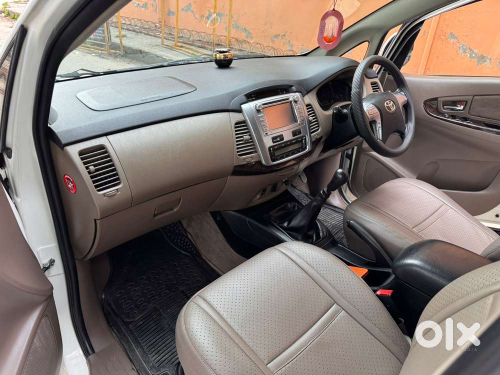 Toyota Innova 2.5 G (diesel) 7 Seater Bs Iv, 2015, Diesel