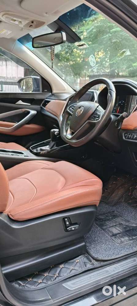Mg Hector Plus Sharp Pro Blackstorm 1.5 Turbo Petrol Cvt 7 Str, 2022..
