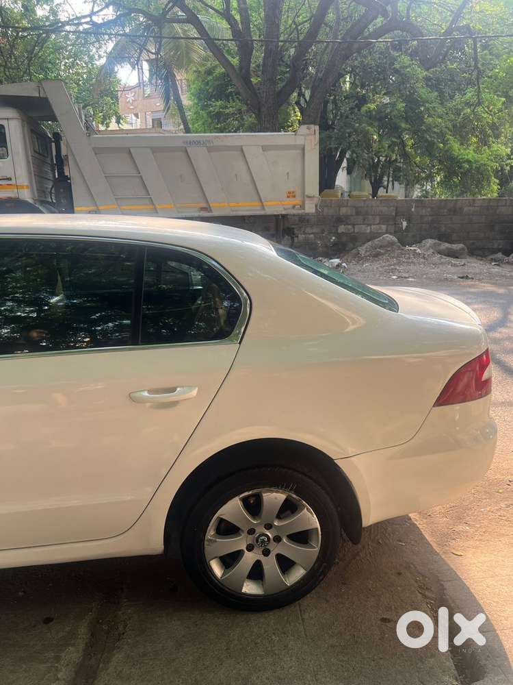 Skoda Superb Petrol 2012