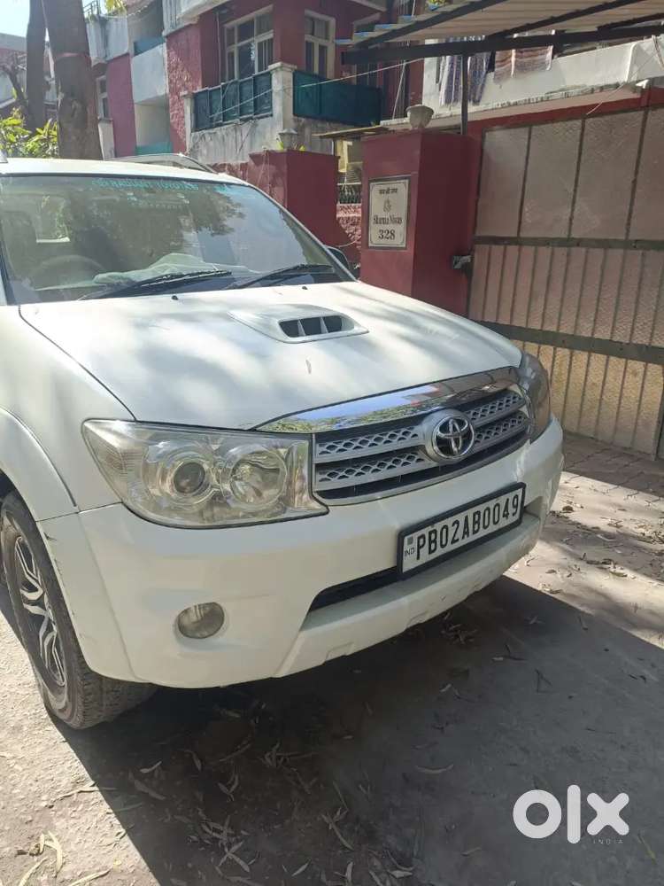 Toyota Fortuner 2011