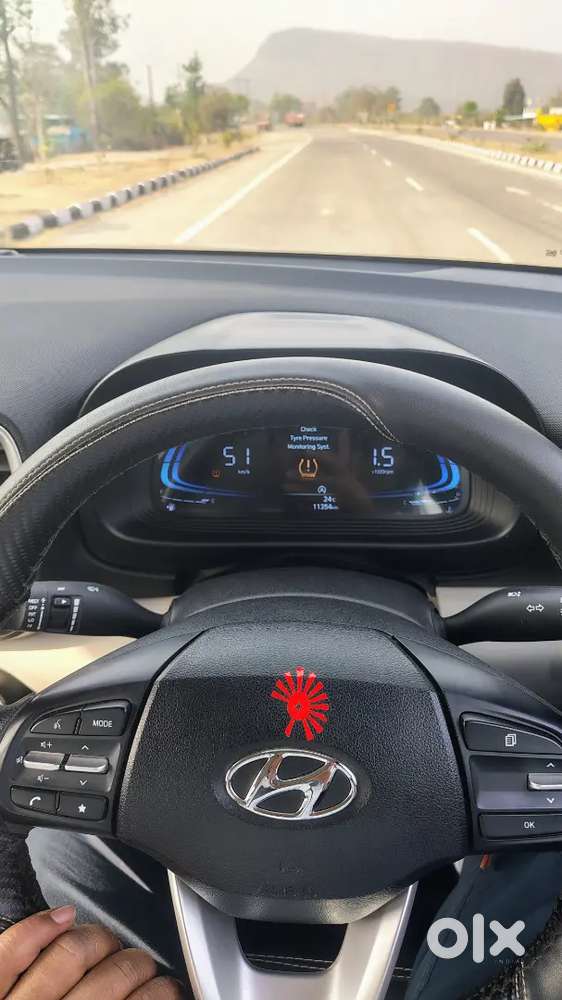 Hyundai Venue 2023 Petrol 11400 Km Driven