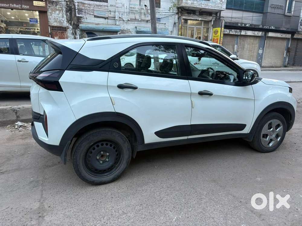 Tata Nexon White New Facelift