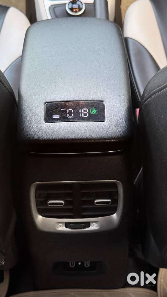 Hyundai Venue 1.0 Sx (o) Turbo Dct Dual Tone, 2023, Petrol