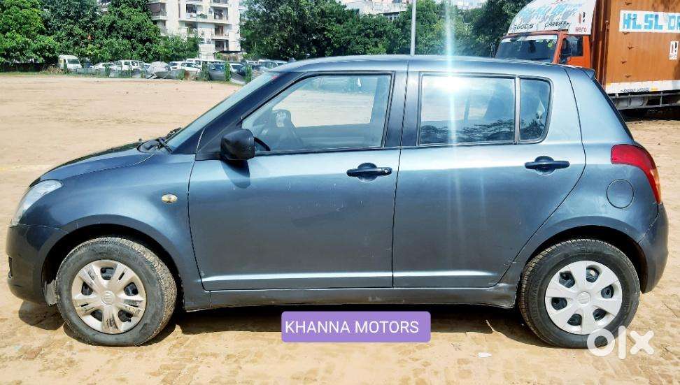 Maruti Suzuki Swift Vxi + Manual, 2011, Petrol