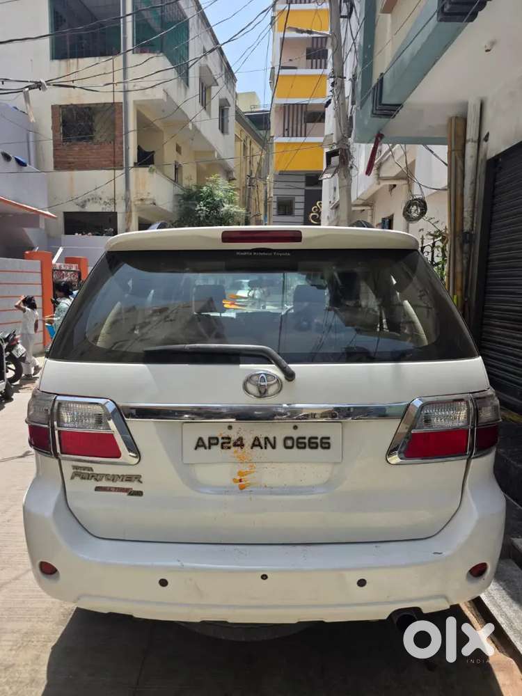 Toyota Fortuner 2011 Diesel 98000 Km Driven
