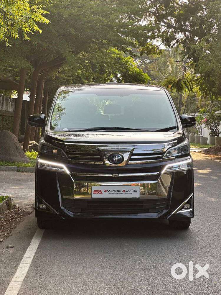 Toyota Vellfire 2.5 Executive Lounge, 2023, Petrol
