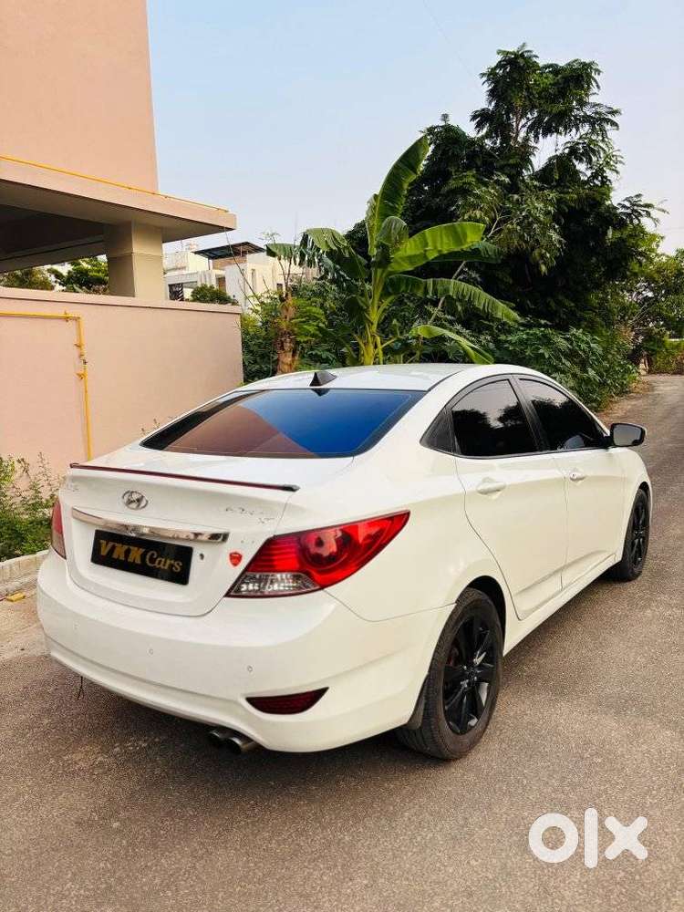 Hyundai Verna, 2011