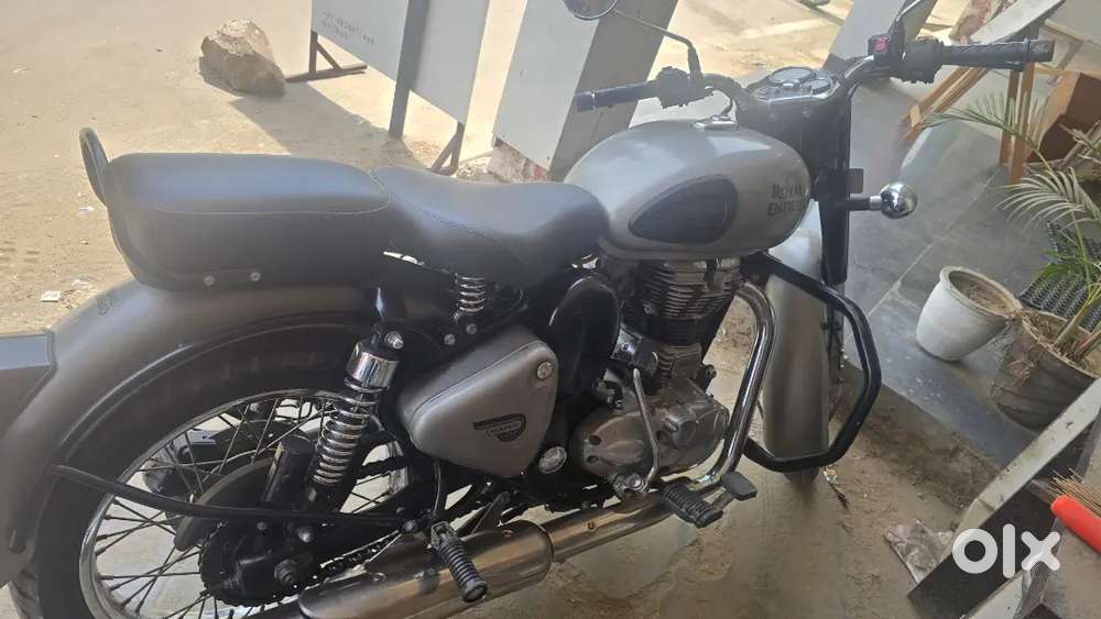 Mg Astor 2023 And Royal Enfield Classic 350