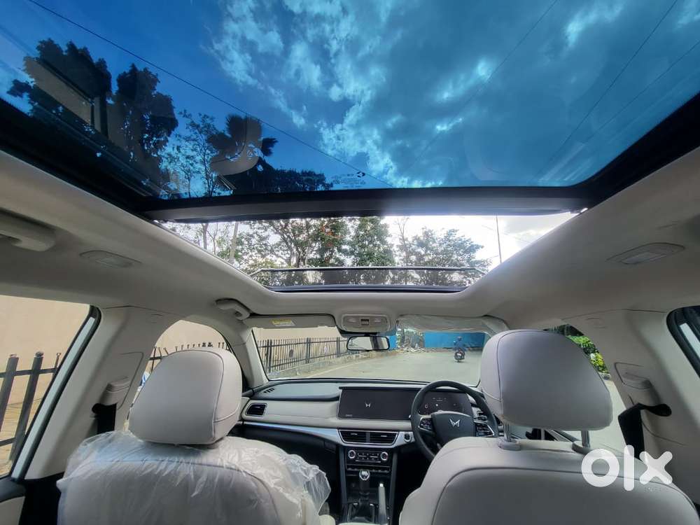 Mahindra Xuv700 Ax7 Luxury Pack Awd, 2025, Diesel