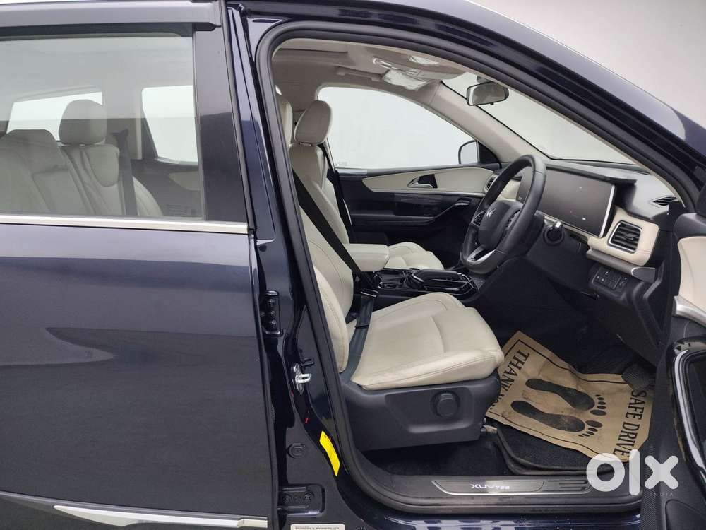 Mahindra Xuv700 2.0 Ax 7 Petrol At Str, 2023, Petrol