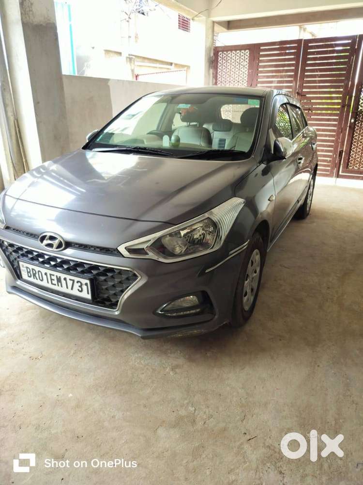 Bhut Safe Se Hai Car Bhut Hi Kam Renge Me Chali Hai