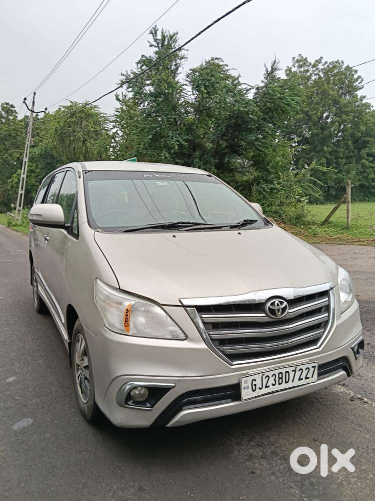 Toyota Innova 2.5 Vx 8 Seater Bs Iv, 2016, Diesel