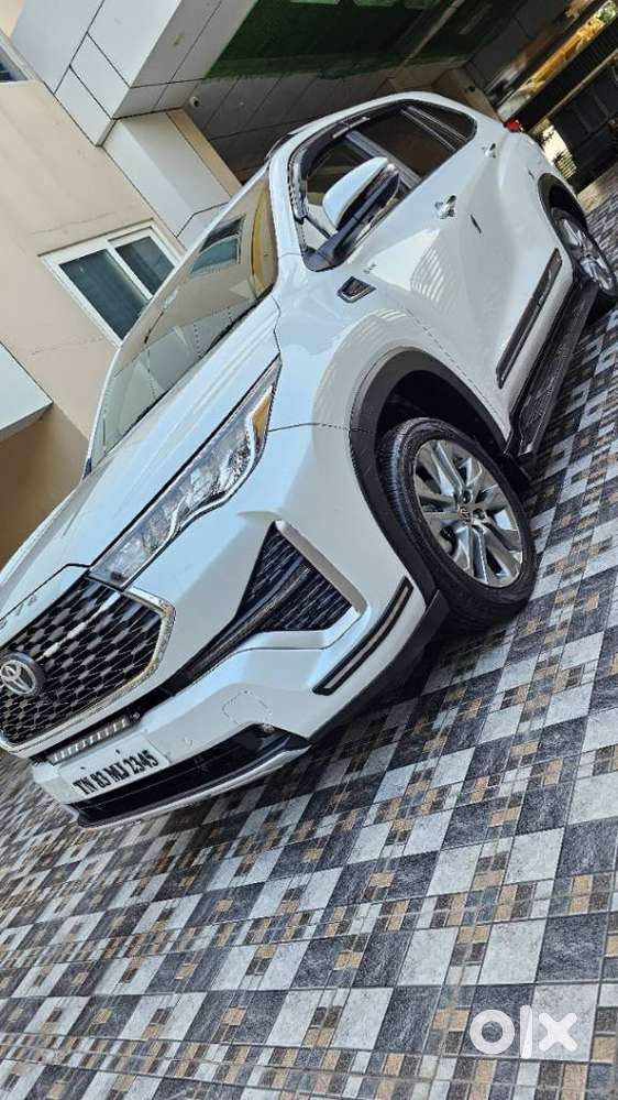 Toyota Innova Hycross 2.0 Zx (o) Hybrid 7 Str, 2025, Petrol