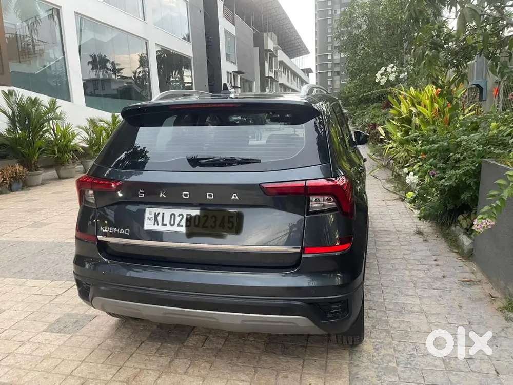 Lady Drove Skoda Kushaq Style Varient