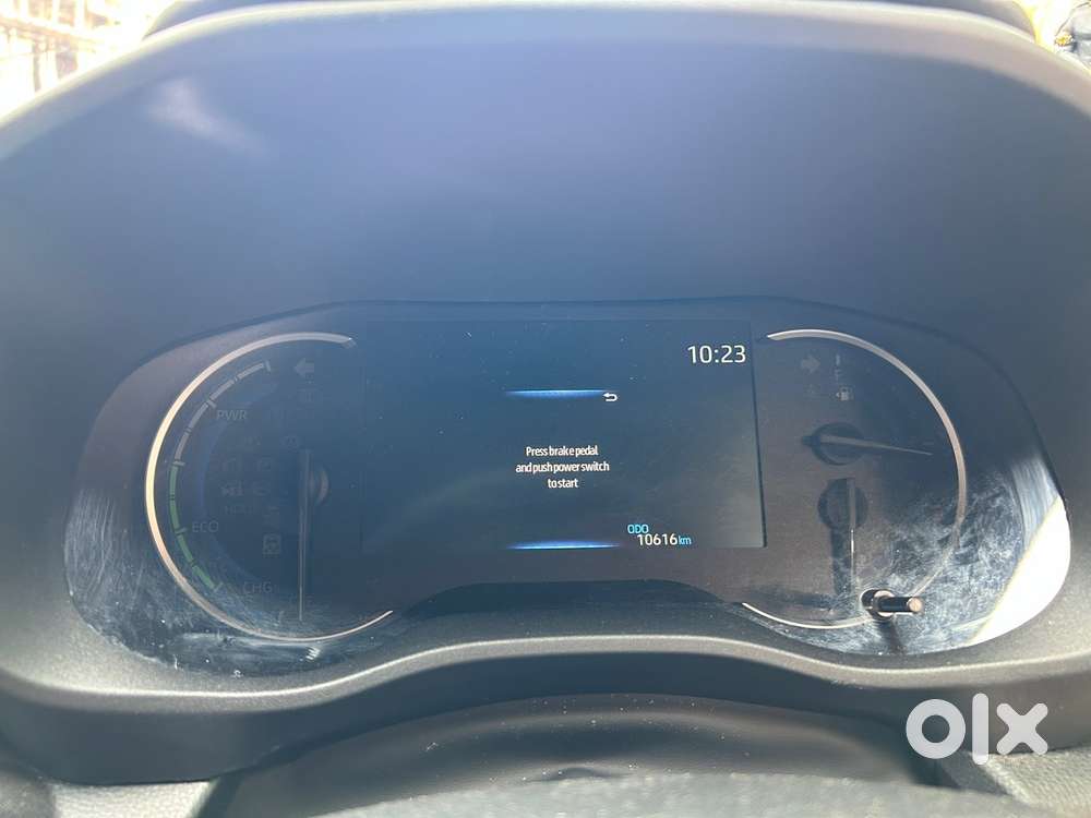 Toyota Innova Hycross Hybrid 2025