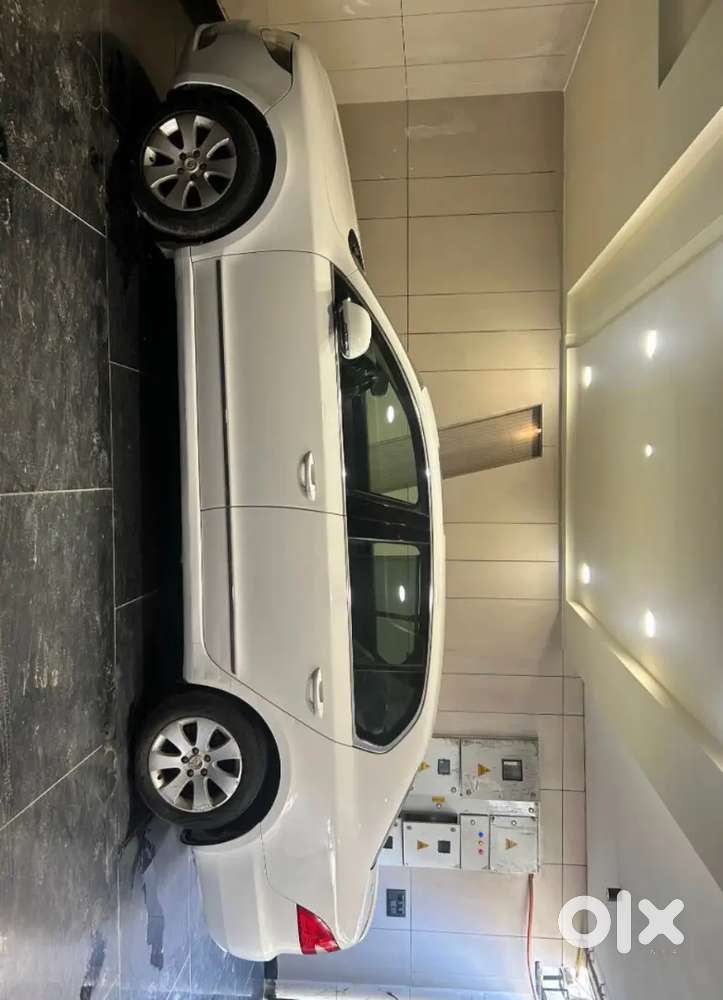 Skoda Superb 2013 Petrol 73000 Km Driven