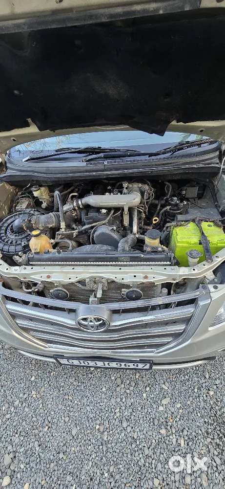 Toyota Innova Car 2.5v 7 Setar