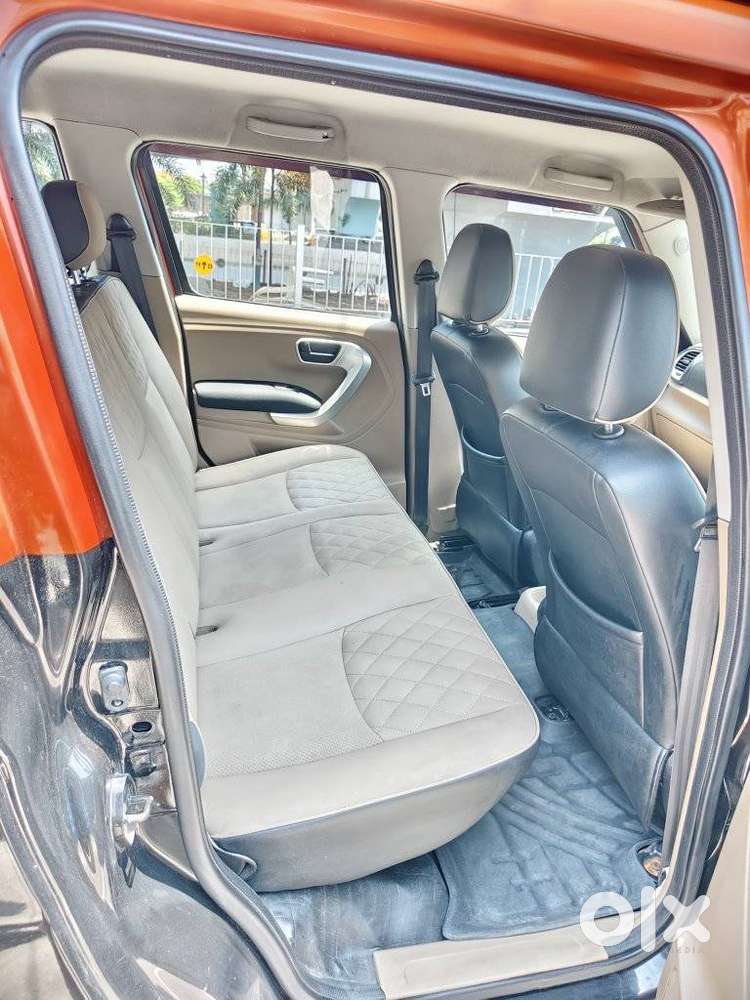 Mahindra Tuv 300 T10 Amt Dual Tone, 2017, Diesel