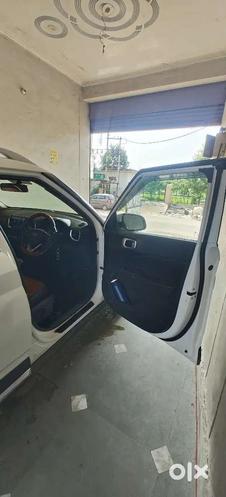 Hyundai Venue 2020 Petrol Well Maintained