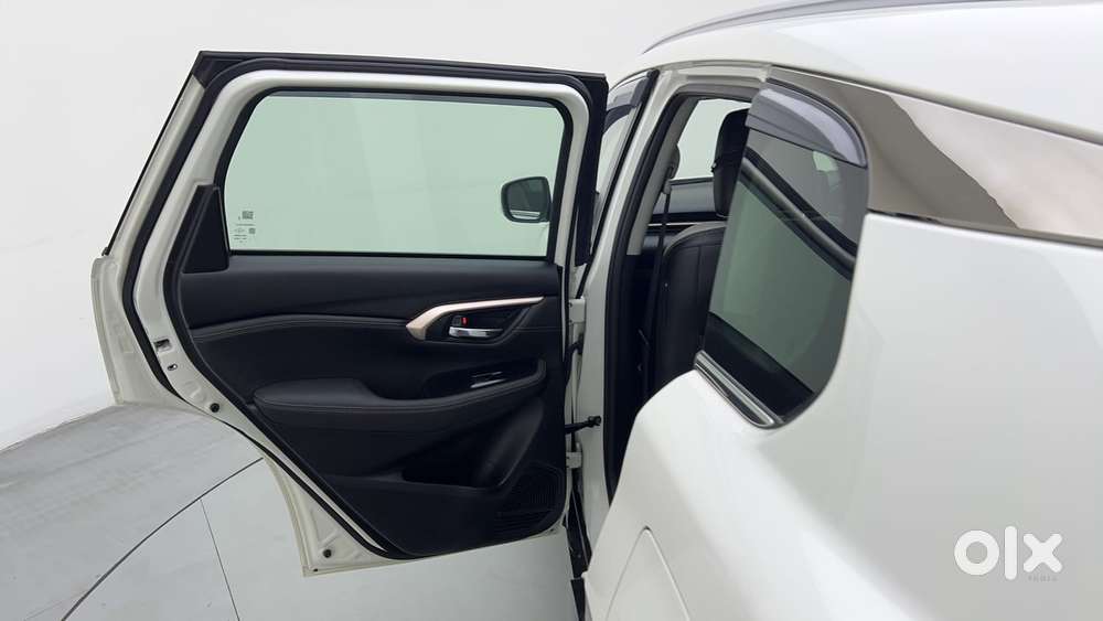 Maruti Suzuki Grand Vitara 1.5 Zeta Plus Intelligent Hybrid Ecvt, 20..