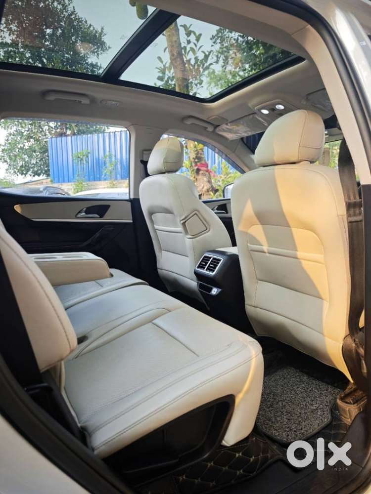 Mahindra Xuv700 2.2 Ax 7 Diesel Mt Luxury Pack Str, 2023, Diesel