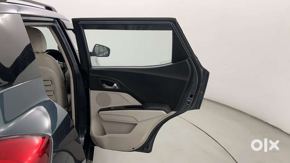 Mahindra Xuv300 1.2 W8 (o) Amt Petrol, 2022, Petrol