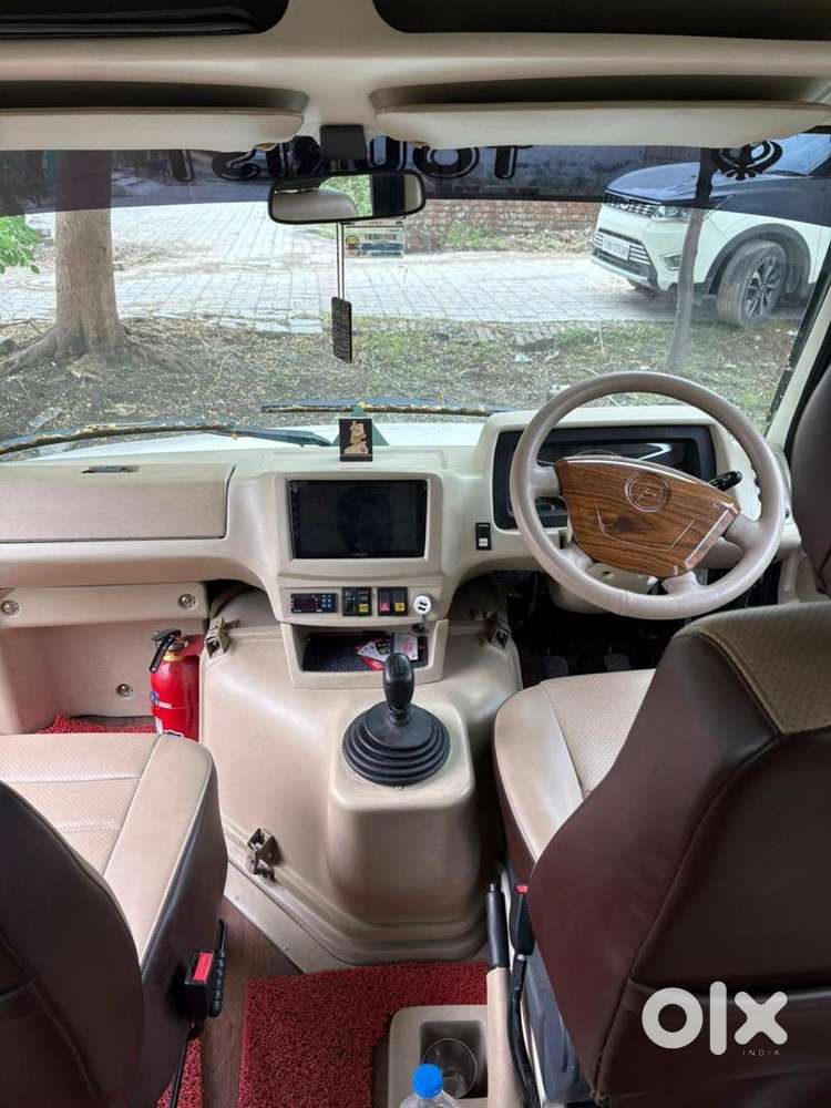 Pkn Maharaja 1 X 1 12 seater tempo traveler - Commercial & Other