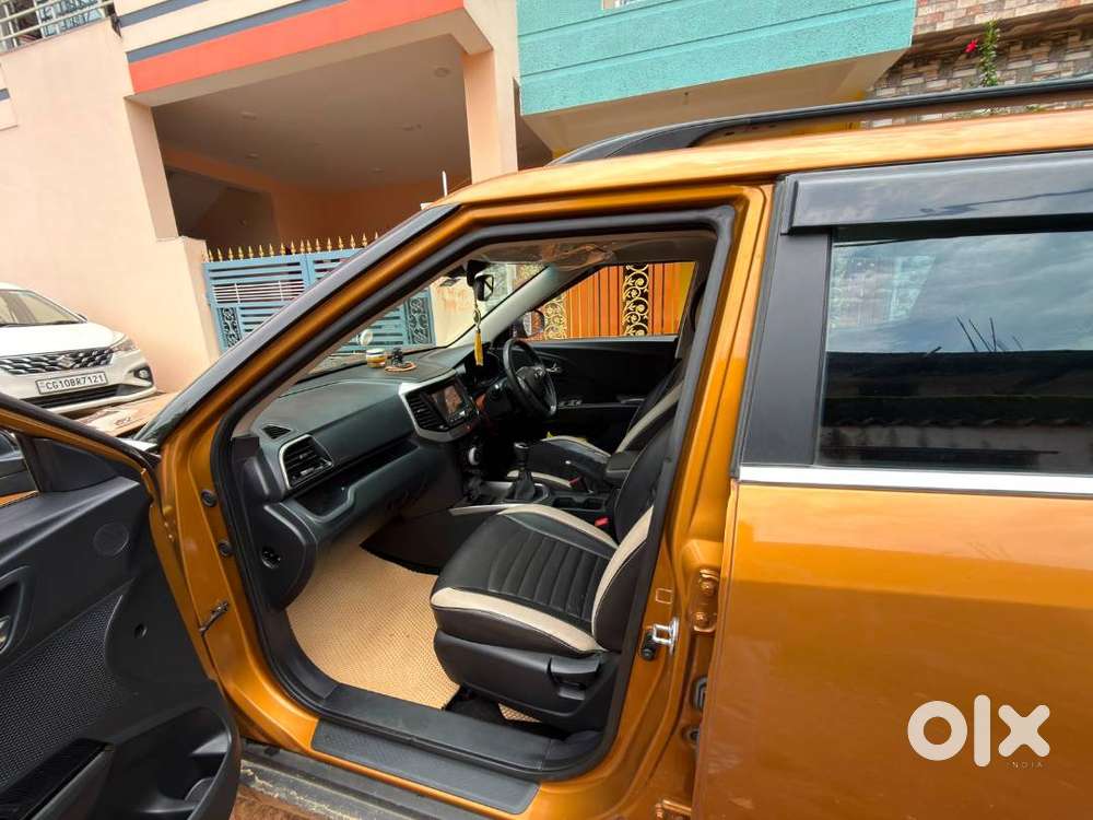 2024 Mahindra Xuv300 W8(o) Petrol - Top Model With Sunroof