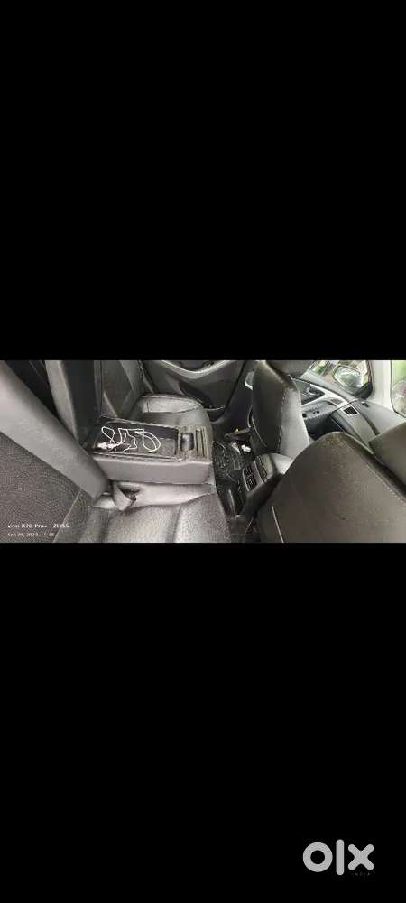 Hyundai Elantra Fluidic Petrol 2015 Model