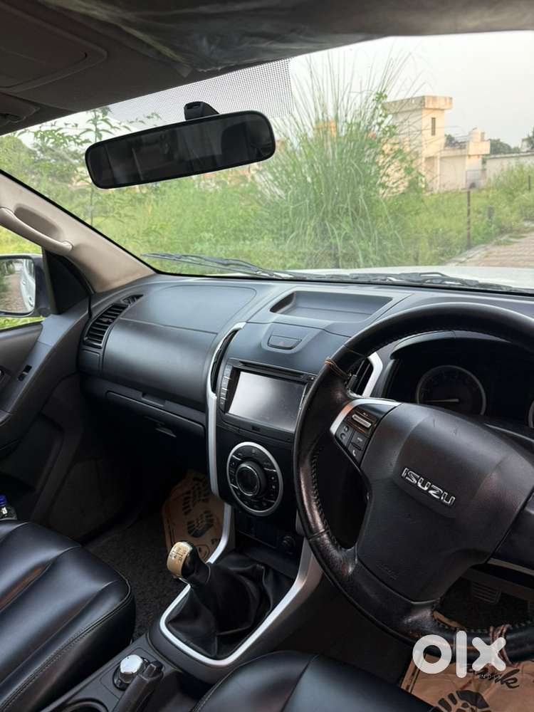 Isuzu V-cross 2019 Diesel Well Maintained