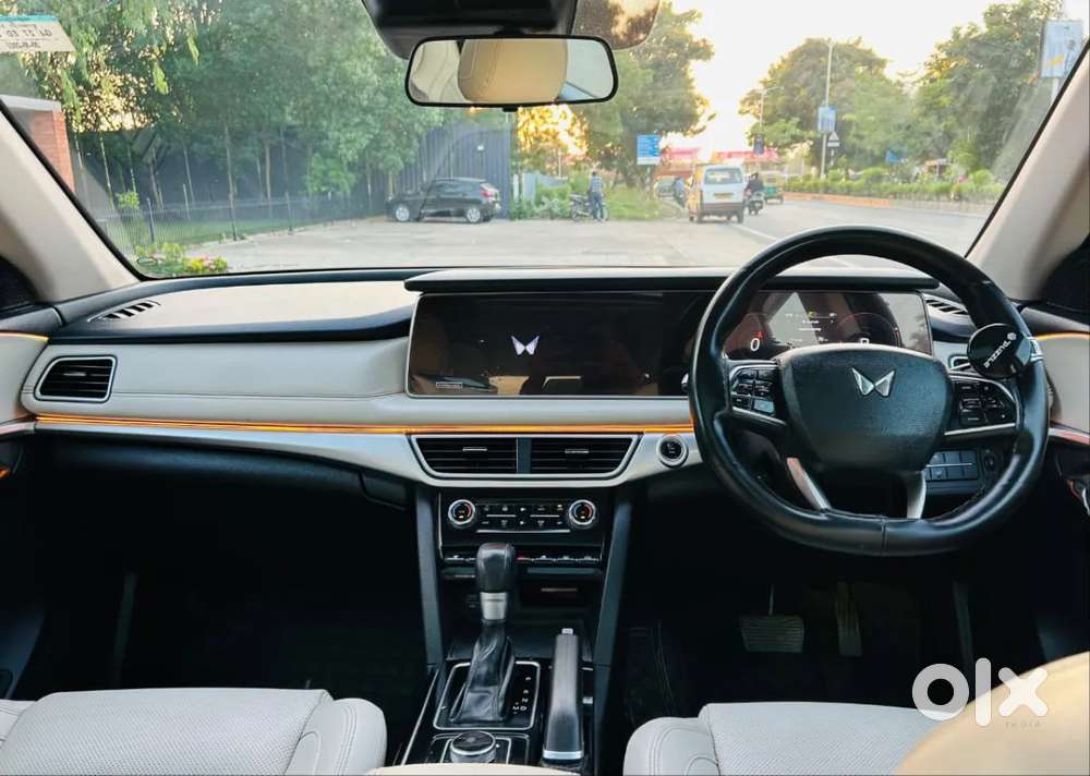 Mahindra Xuv700 2.2 Ax 7 Diesel At Str, 2023, Diesel