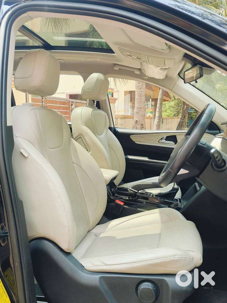 Mahindra Xuv700 2.0 Ax 7 Petrol At Str, 2021, Petrol