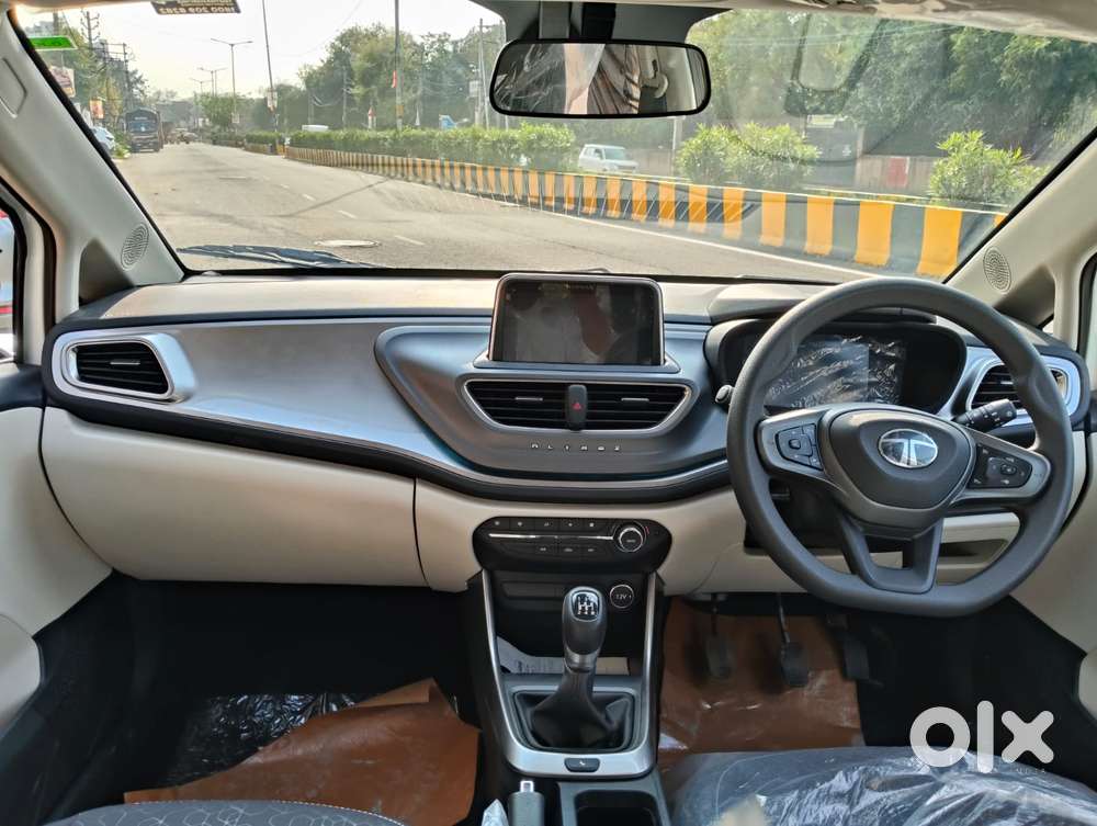 Tata Altroz Xz, 2025, Petrol