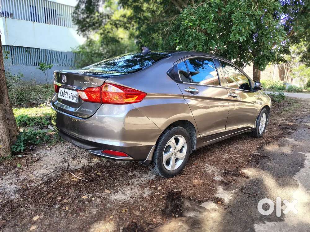 The I-vtec Mt Class Leading Sedan