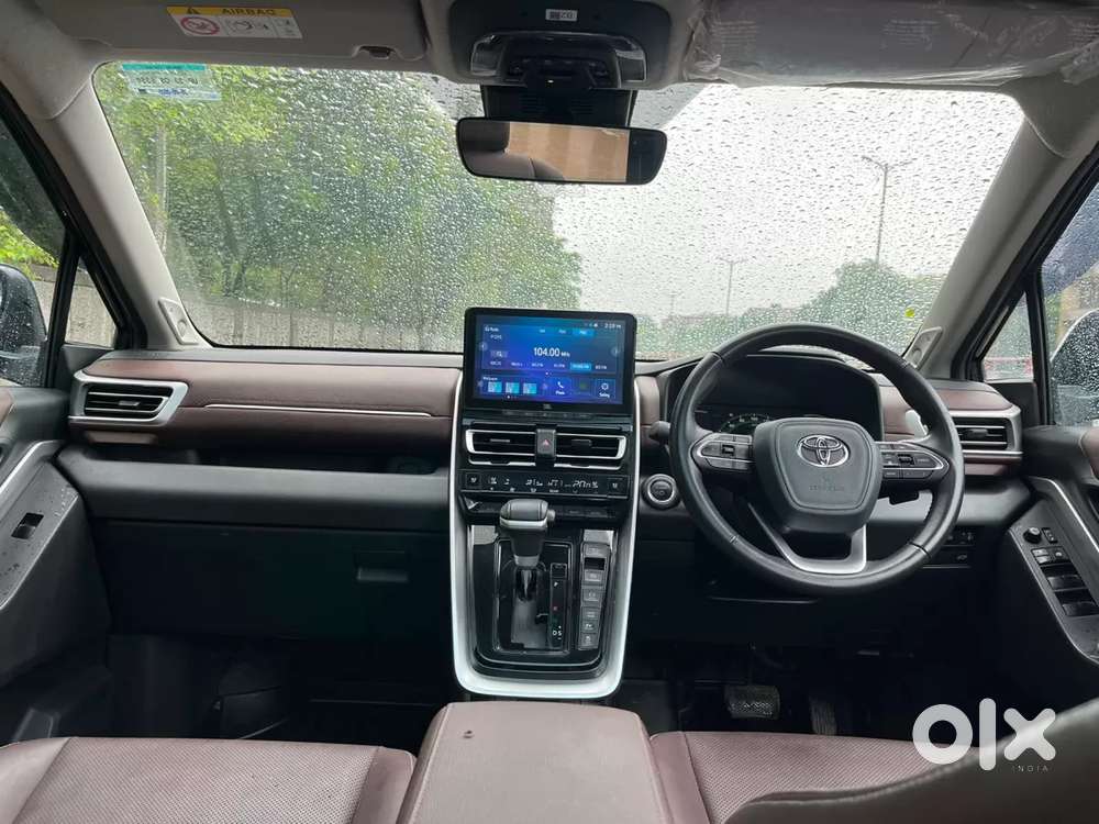 Toyota Innova Hycross 2.0 Zx (o) Hybrid 7 Str, 2025, Petrol