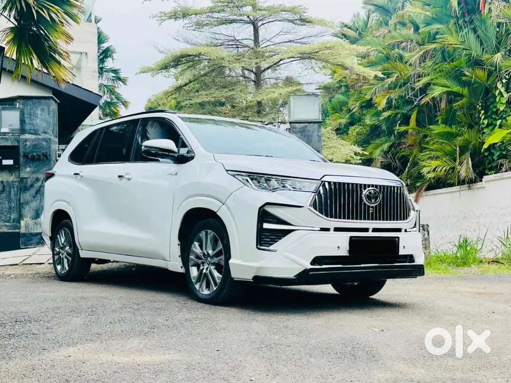 Toyota Innova Hycross 2024