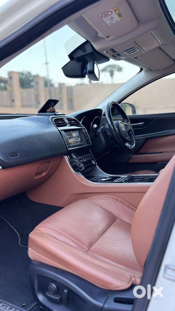 Jaguar Xe Portfolio, 2017, Petrol