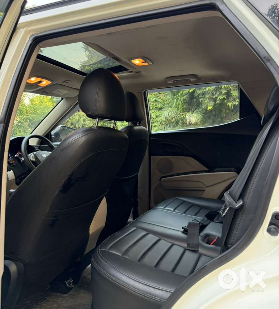 Mahindra Xuv300 Diesel 2021 W6 (o) Sunroof Automatic 24900 Km