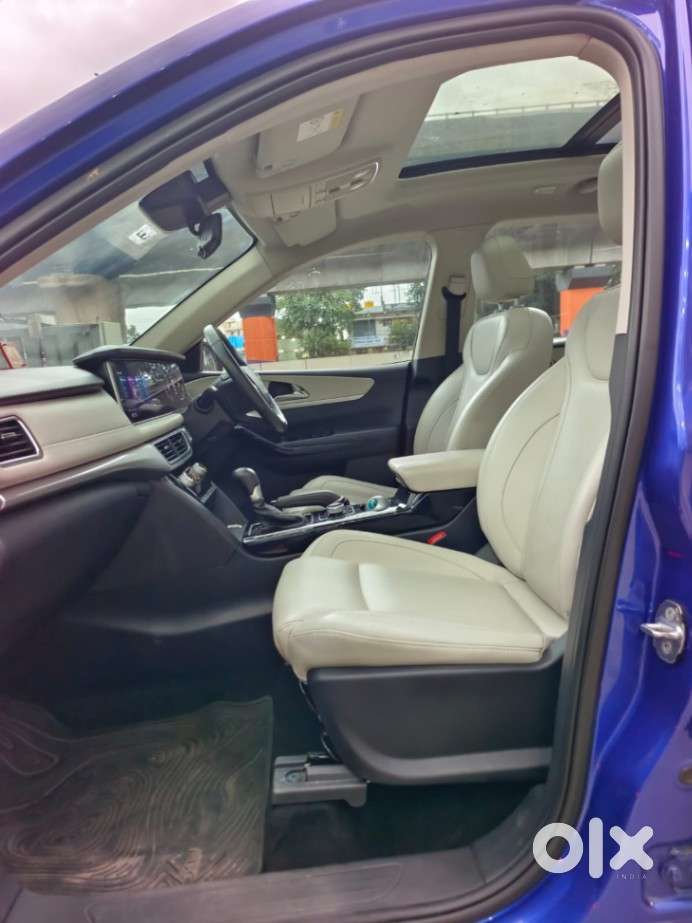Mahindra Xuv700 2.0 Ax 7 Petrol At Str, 2022, Petrol