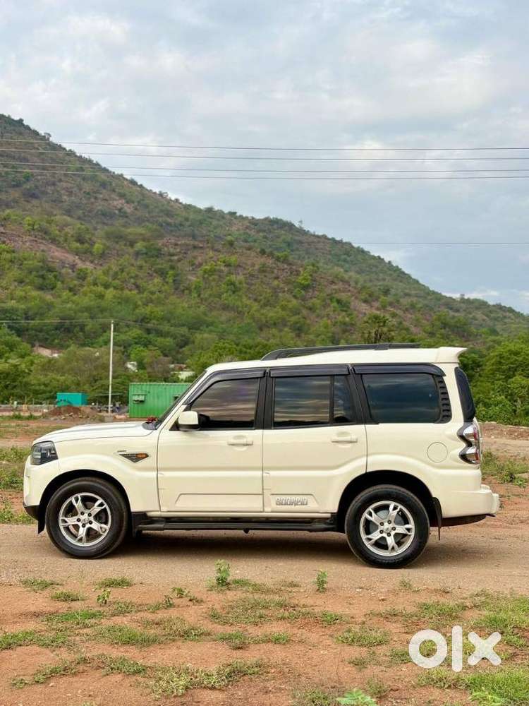 Mahindra Scorpio S10 8 Seater, 2017, Diesel