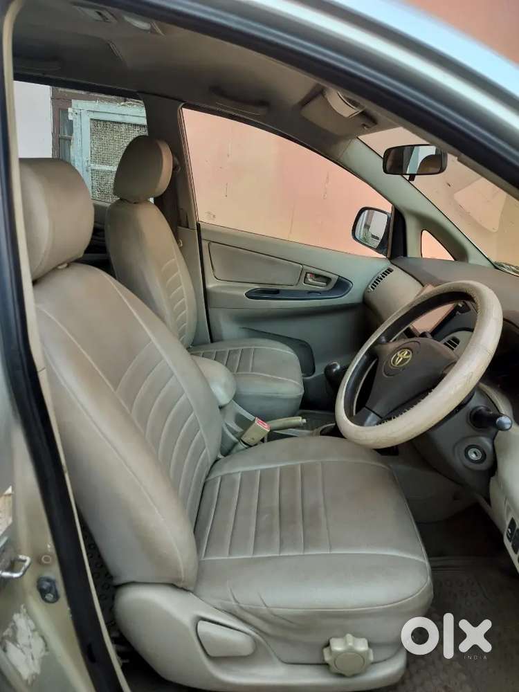 Toyota Innova 2.0 2010 Model