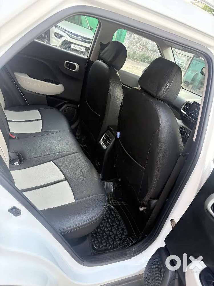 Hyundai Venue 2022 Petrol 22000 Km Driven