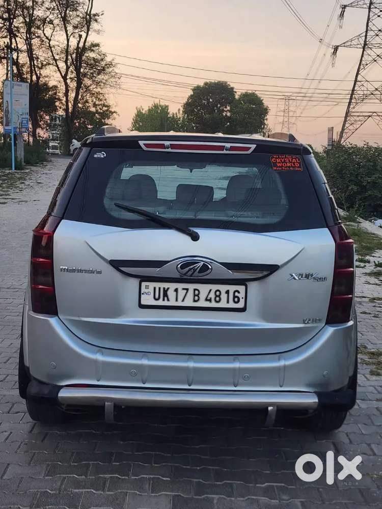 Mahindra Xuv W10 
Sunroof 
Electronic Seats 
Ac
Power Windows