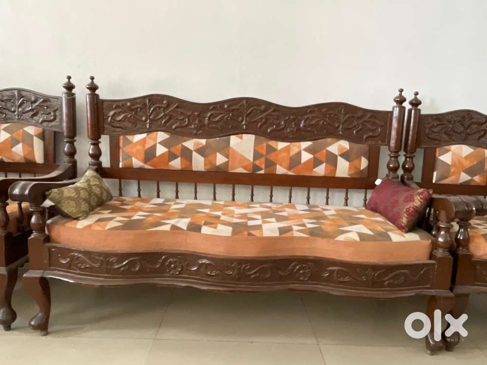 Beautifully carved sheesham wood sofa 3+1+1