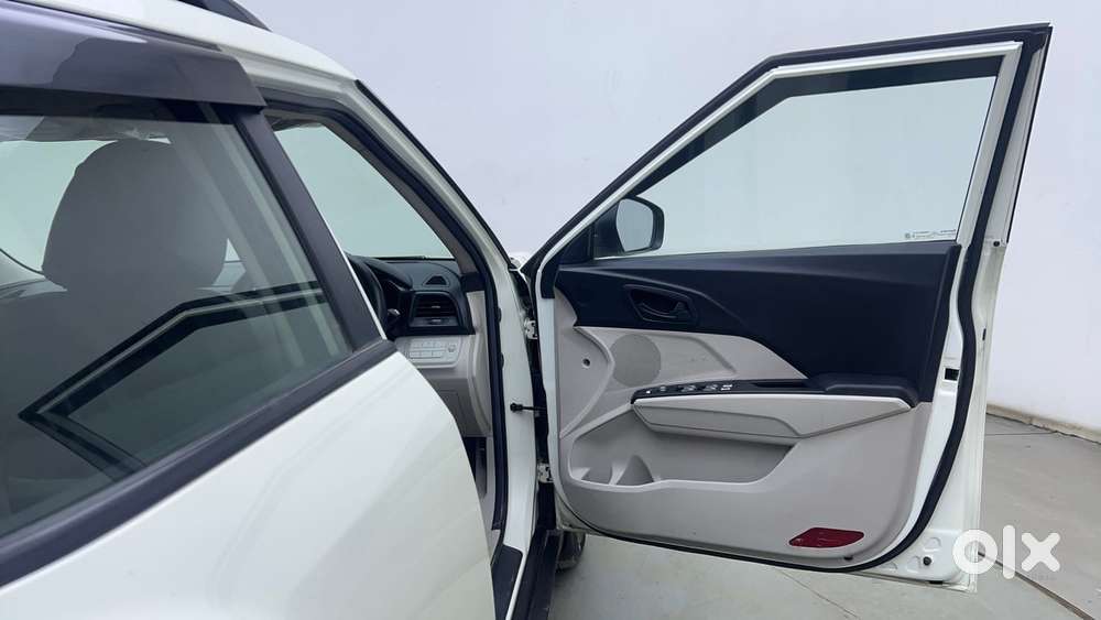 Mahindra Xuv300 1.2 W6 Amt Petrol, 2021, Petrol