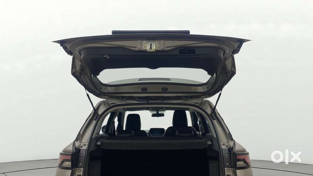 Maruti Suzuki Brezza 1.5 Zxi At Smart Hybrid, 2022, Petrol