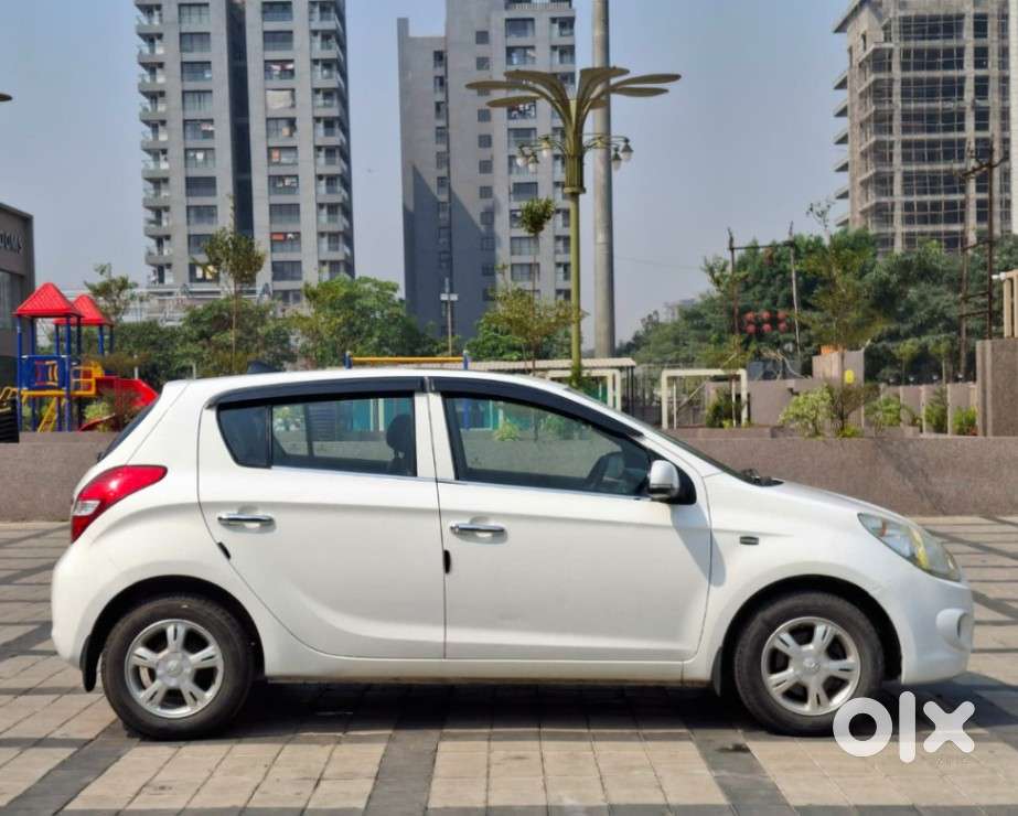 Hyundai I20 Asta 1.2 O With Sunroof, 2011, Petrol