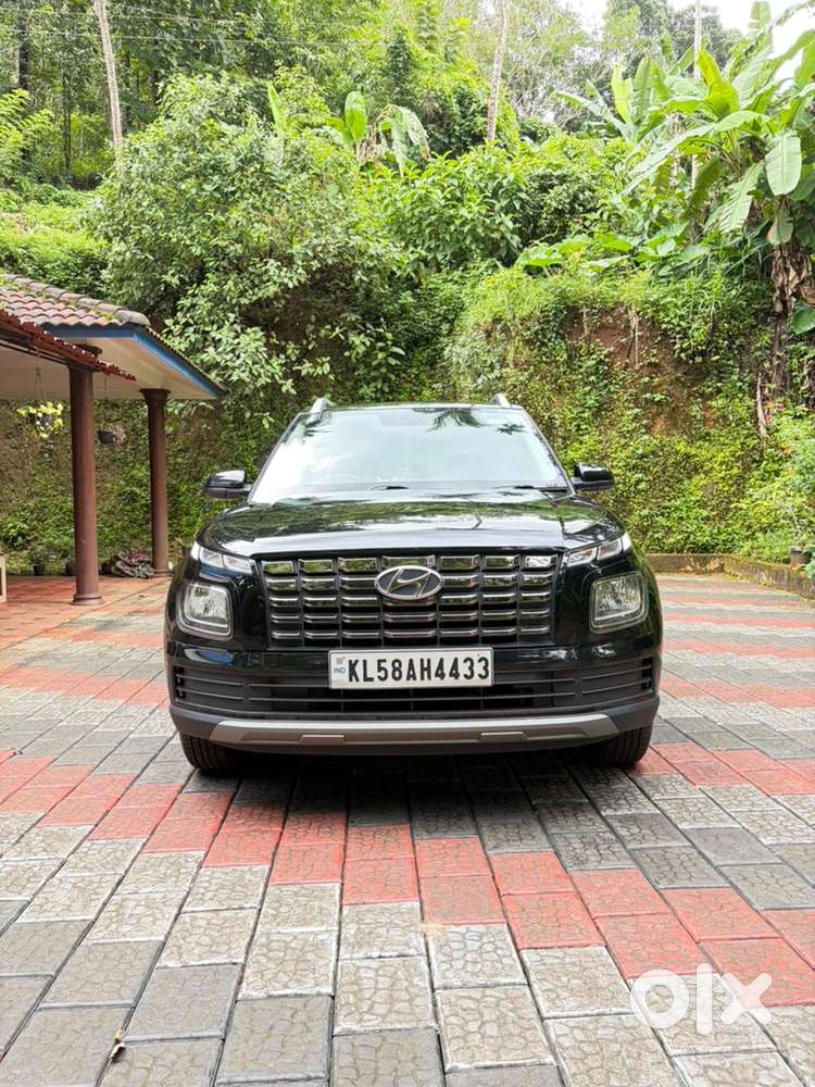 Hyundai Venue S 2023 Petrol Well Maintained