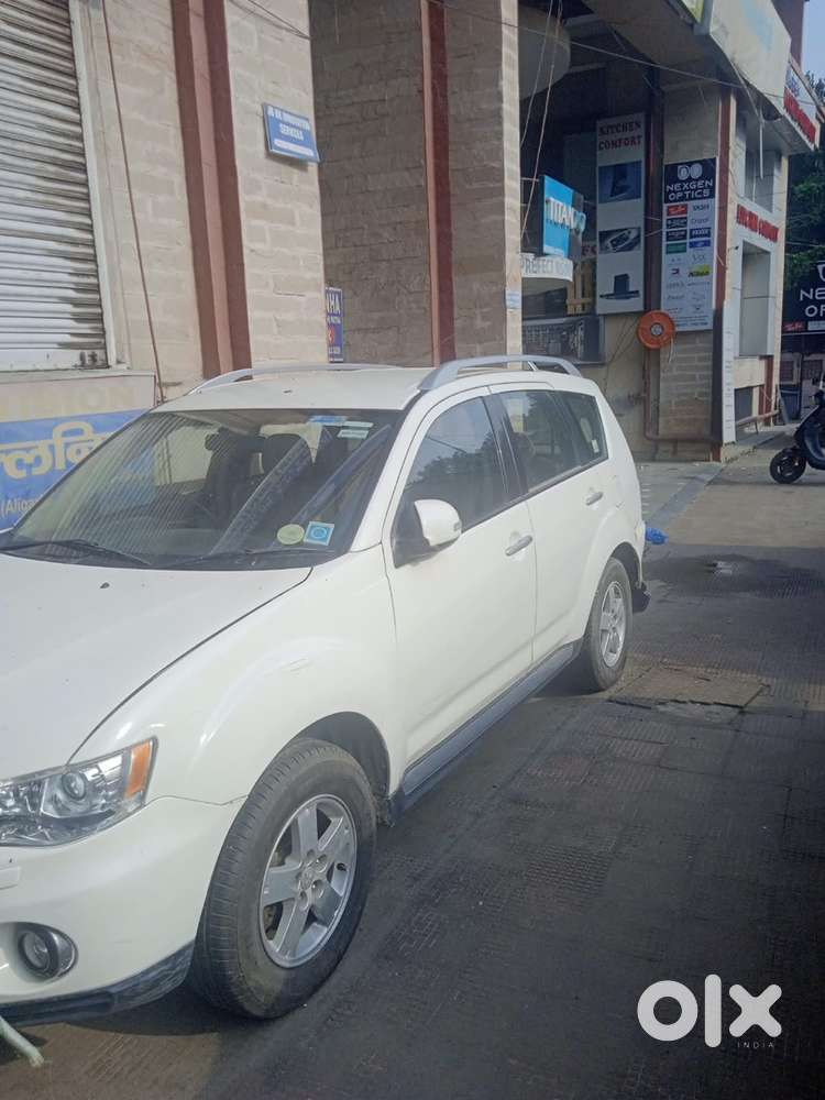 Mitsubishi Outlander Petrol 2011