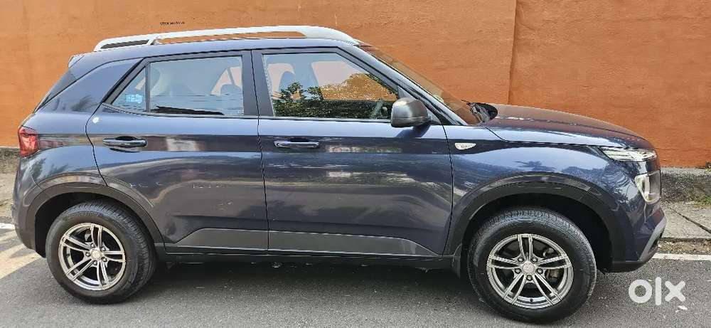 Hyundai Venue 2020 Cng & Hybrids 63000 Km Driven Blue Colour